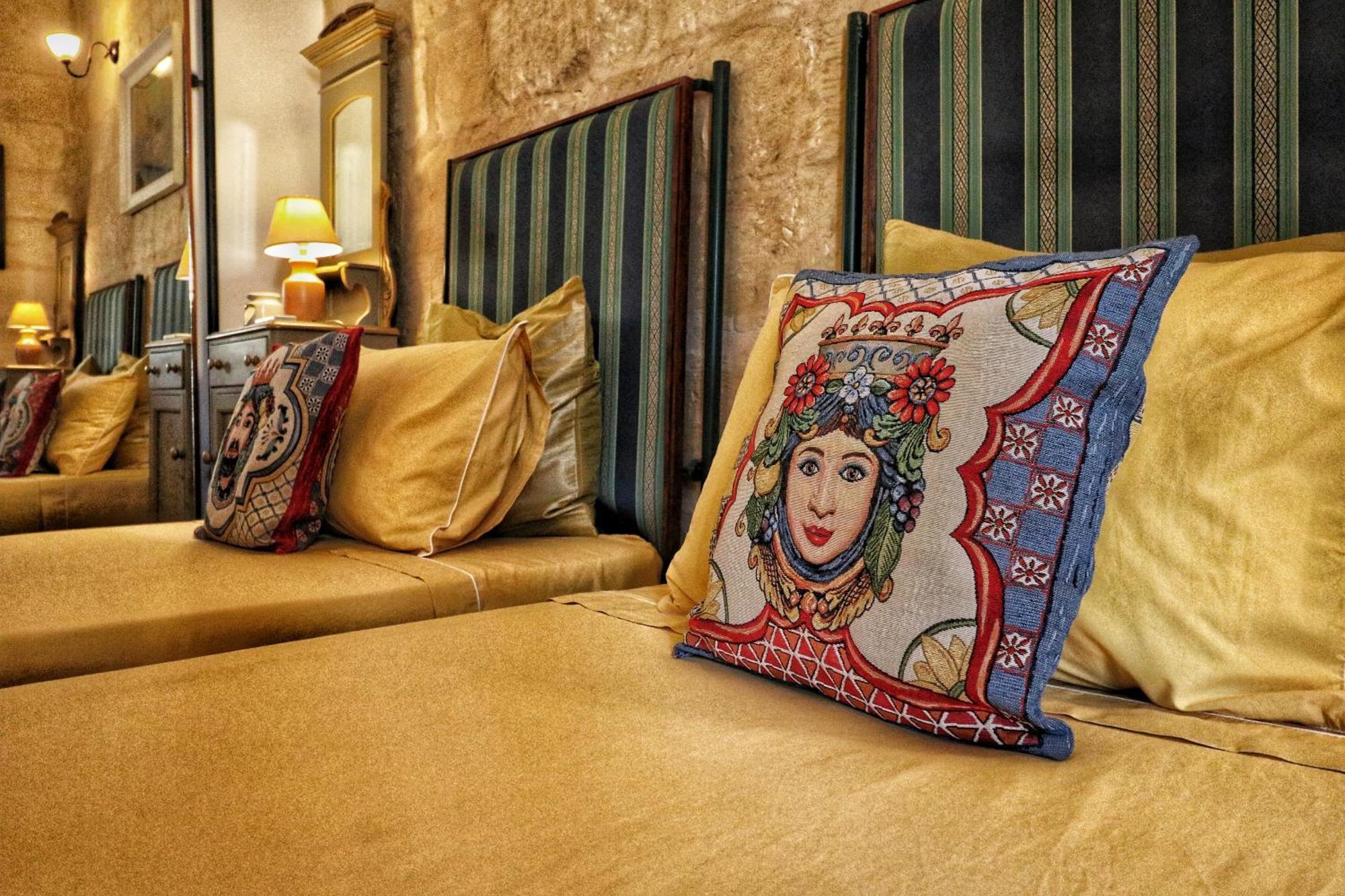 The Knight - Heritage & Art Home At Birgu Square ภายนอก รูปภาพ