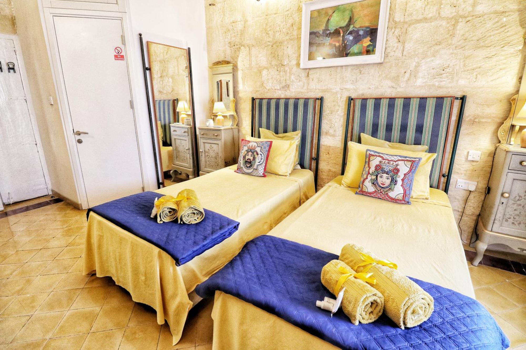 The Knight - Heritage & Art Home At Birgu Square ภายนอก รูปภาพ