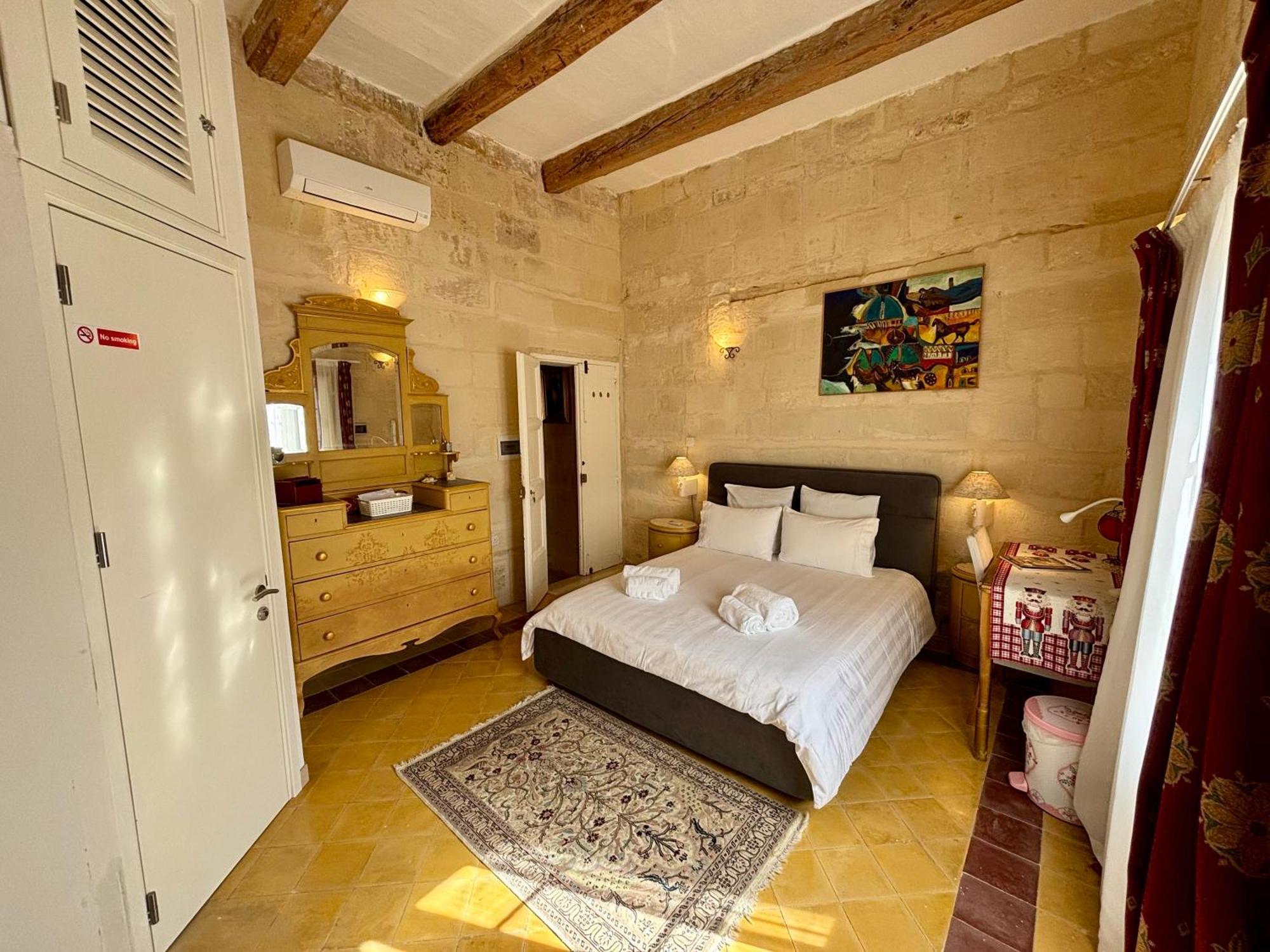 The Knight - Heritage & Art Home At Birgu Square ภายนอก รูปภาพ