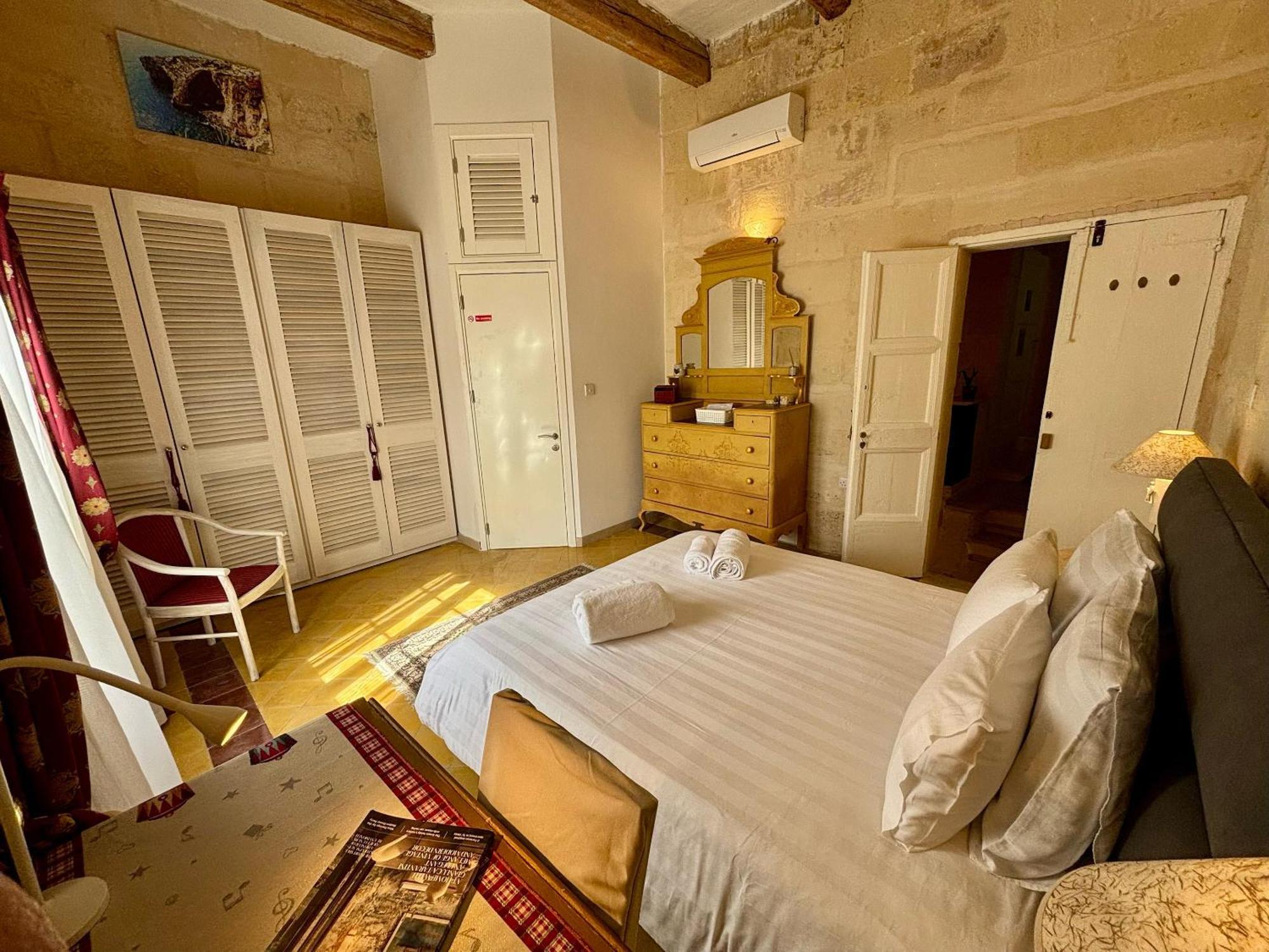 The Knight - Heritage & Art Home At Birgu Square ภายนอก รูปภาพ