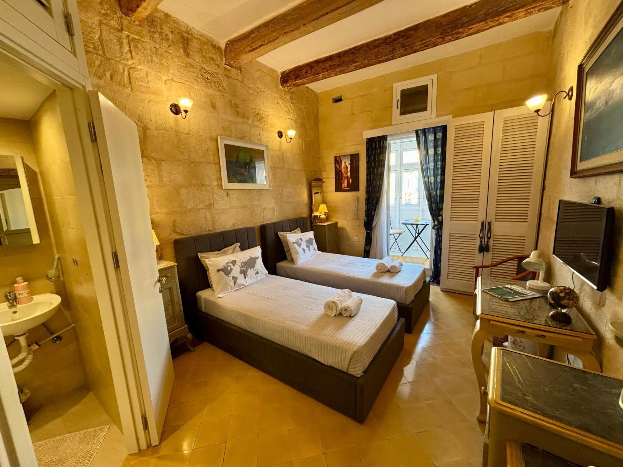 The Knight - Heritage & Art Home At Birgu Square ภายนอก รูปภาพ